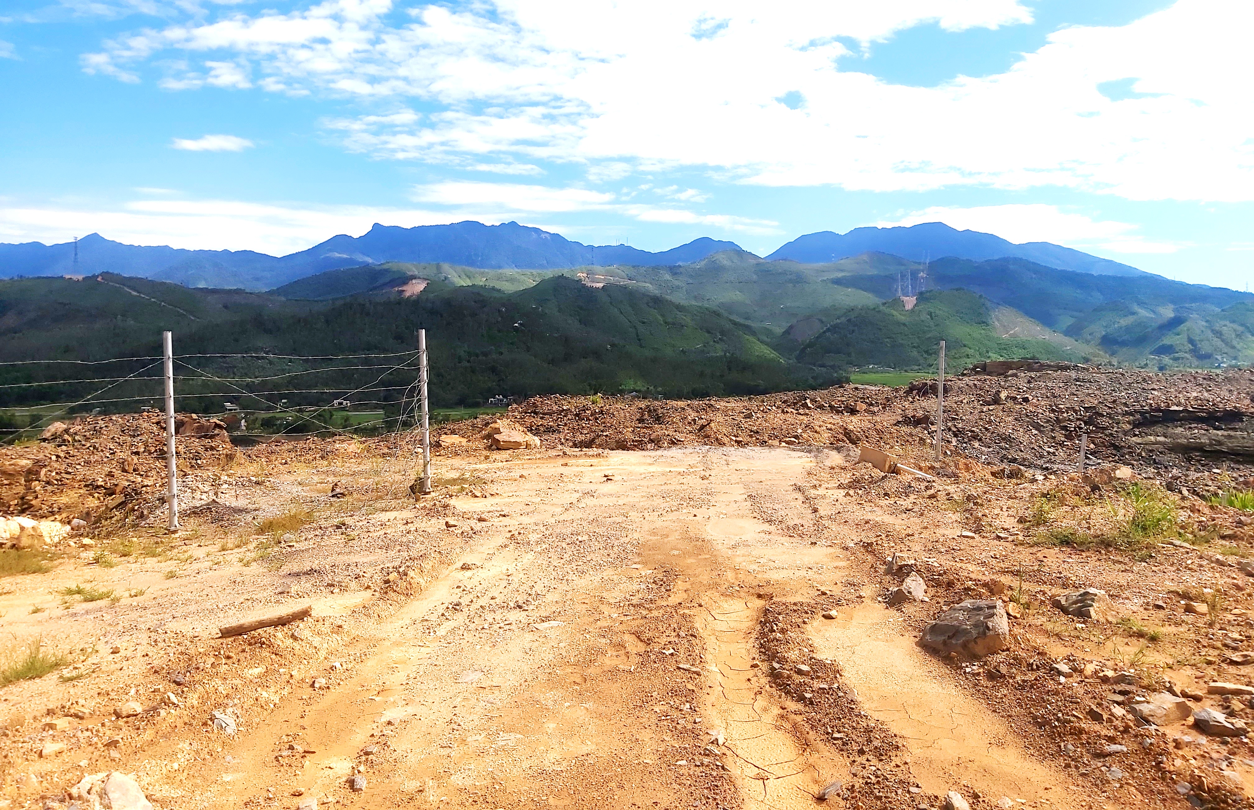 Cần chấm dứt tình trạng “xẻ thịt” đất đồi trái phép